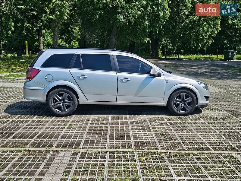 Універсал Opel Astra 2010 в Києві