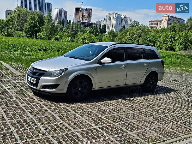 Універсал Opel Astra 2010 в Києві