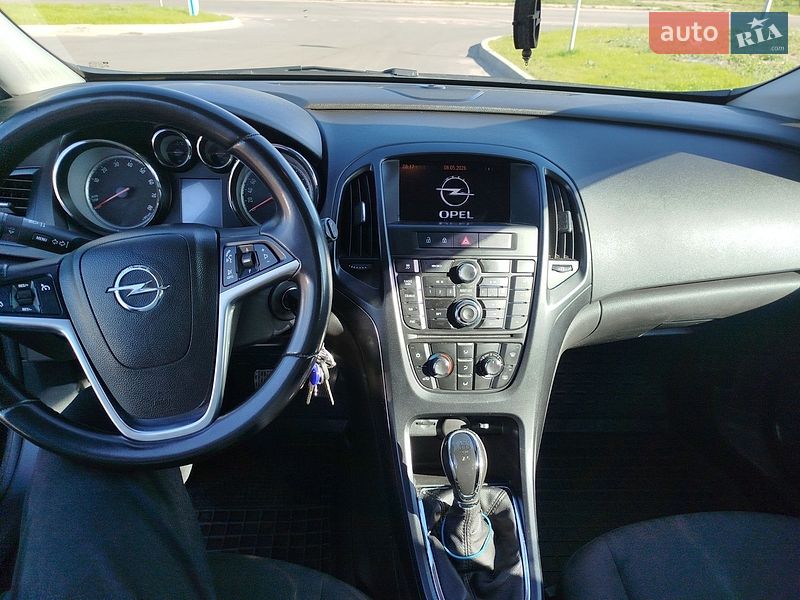 Универсал Opel Astra 2012 в Шостке