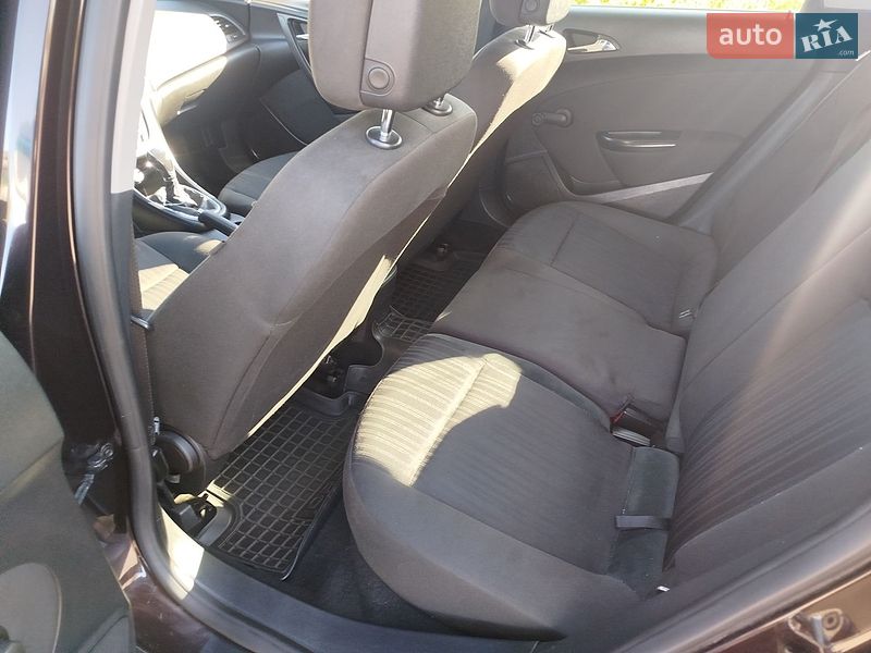 Универсал Opel Astra 2012 в Шостке