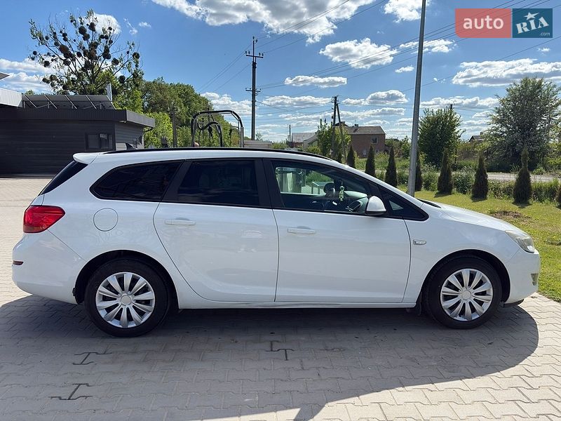Универсал Opel Astra 2011 в Оброшином