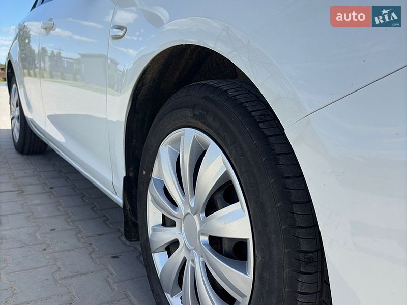 Универсал Opel Astra 2011 в Оброшином