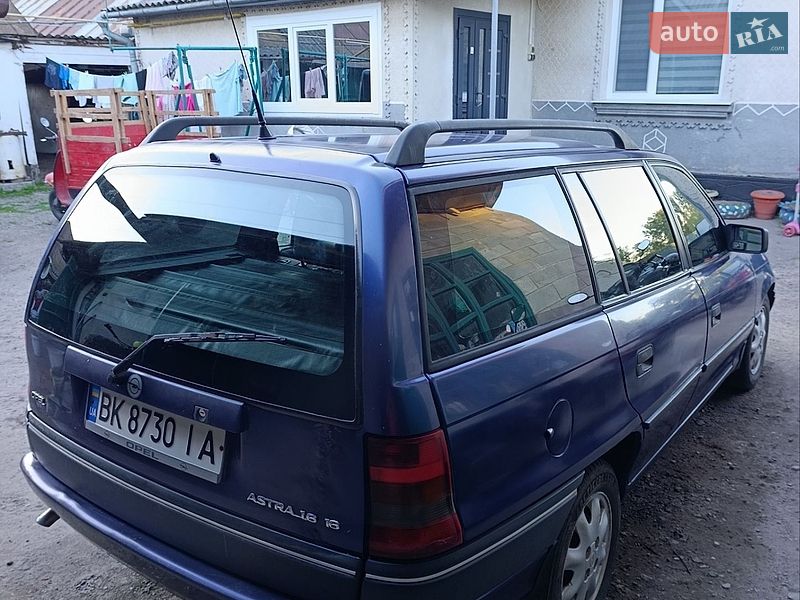 Универсал Opel Astra 1996 в Дубно