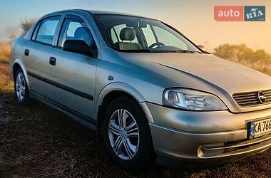 Седан Opel Astra 2006 в Чернигове