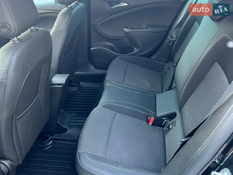 Opel Astra 2018 VIN W0VBE8EF4K8019201 фото оголошення 18 з 50
