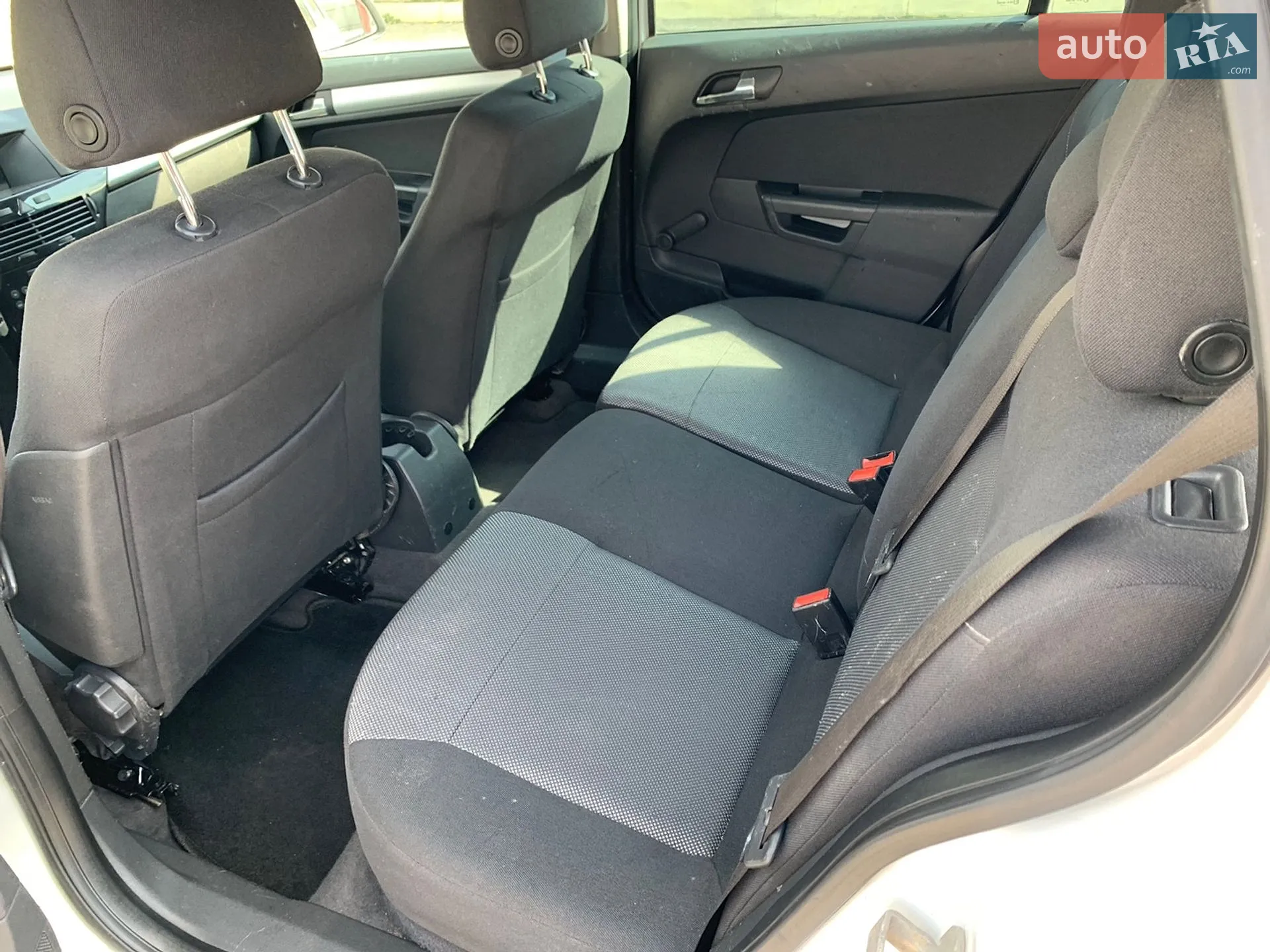 2010 Opel Astra - мініатюра 9