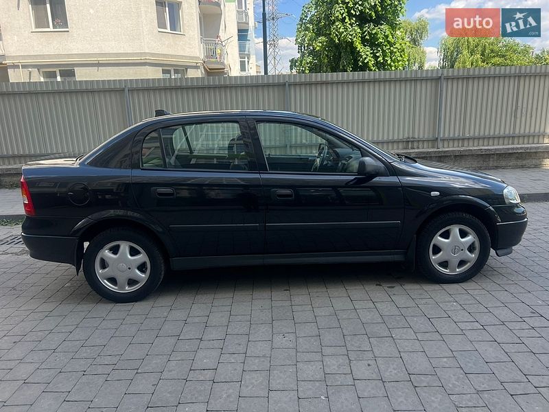 Седан Opel Astra 2008 в Ивано-Франковске