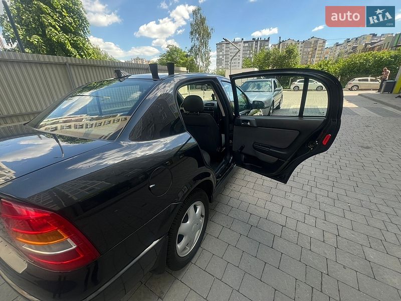 Седан Opel Astra 2008 в Ивано-Франковске