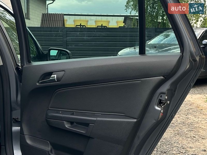 Универсал Opel Astra 2008 в Седлище