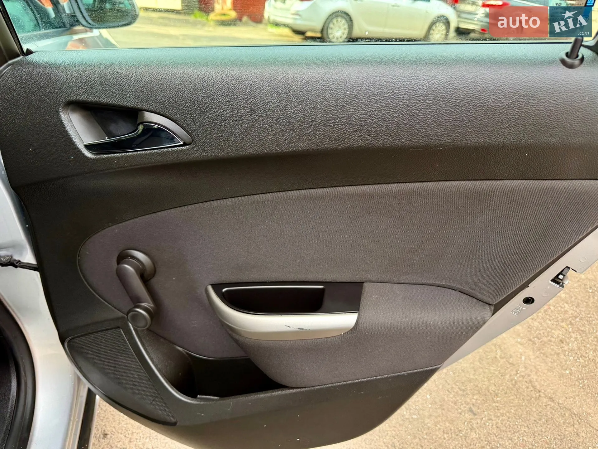 2011 Opel Astra - мініатюра 21