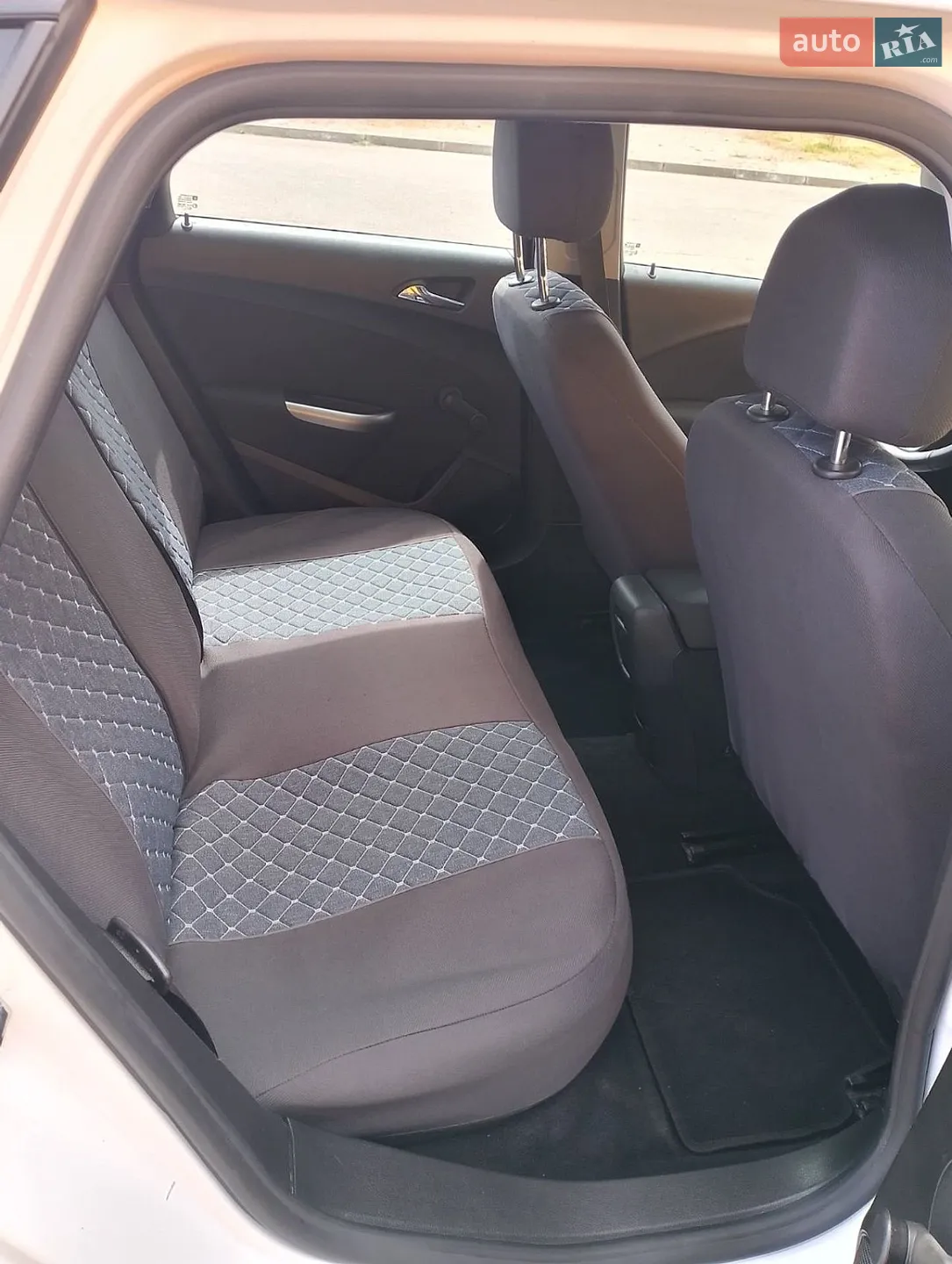 2010 Opel Astra - мініатюра 6