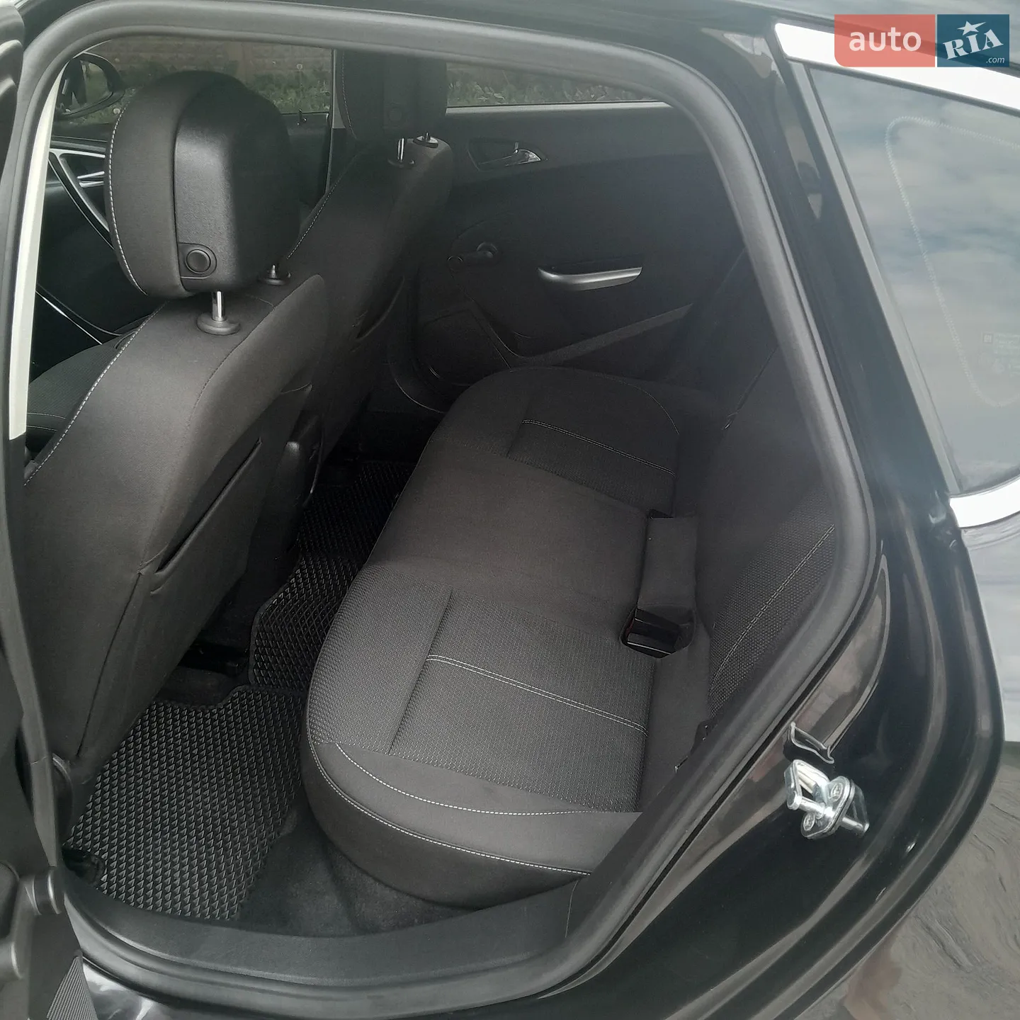 2010 Opel Astra - мініатюра 21