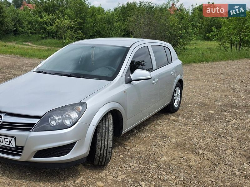 Хэтчбек Opel Astra 2010 в Ивано-Франковске