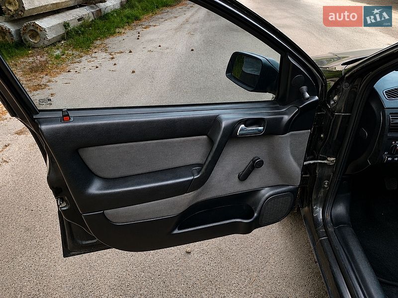 Седан Opel Astra 2006 в Киеве