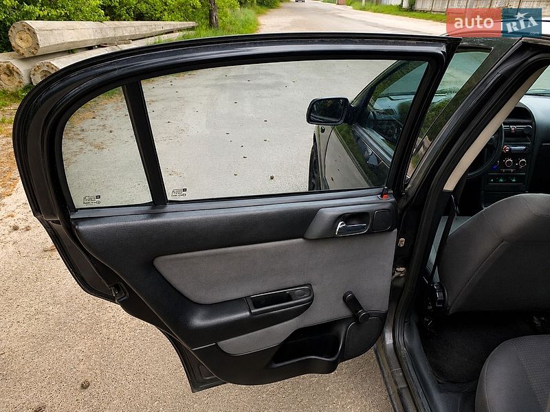 Седан Opel Astra 2006 в Киеве