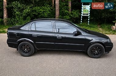 Седан Opel Astra 2006 в Киеве