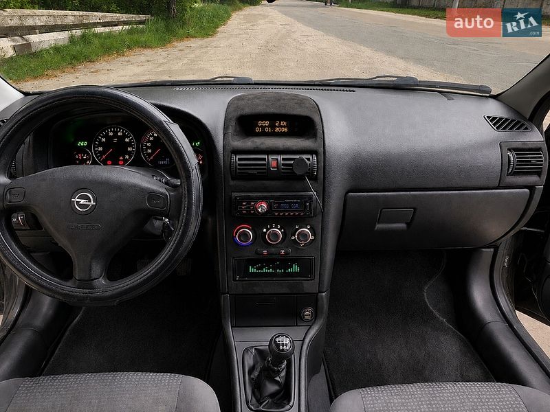 Седан Opel Astra 2006 в Киеве