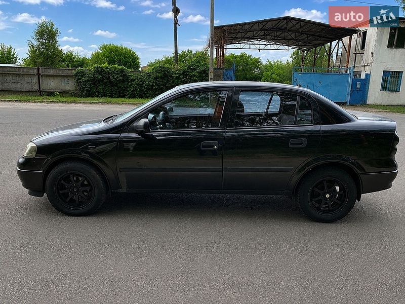 Седан Opel Astra 2006 в Киеве