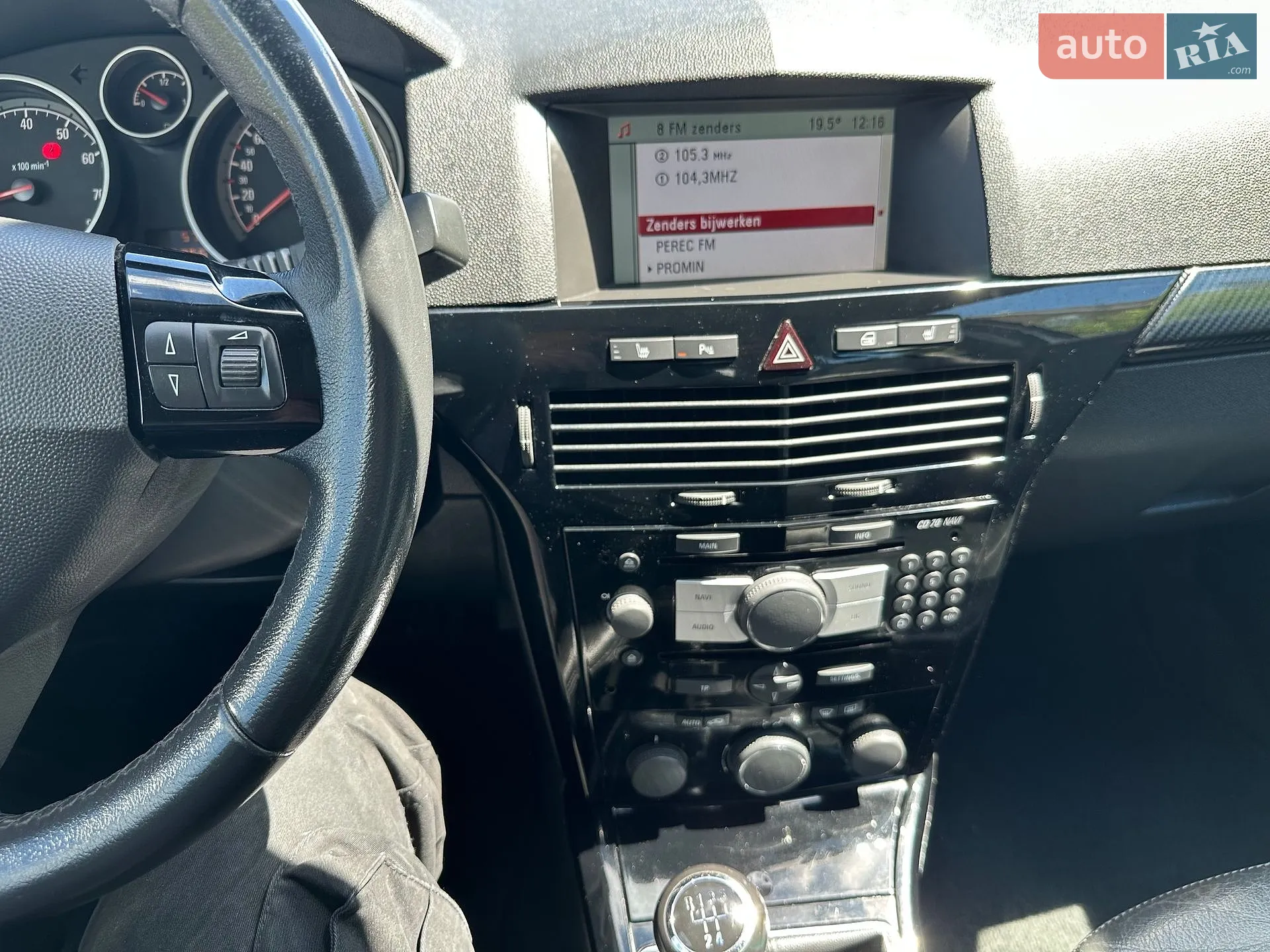 2010 Opel Astra - мініатюра 16
