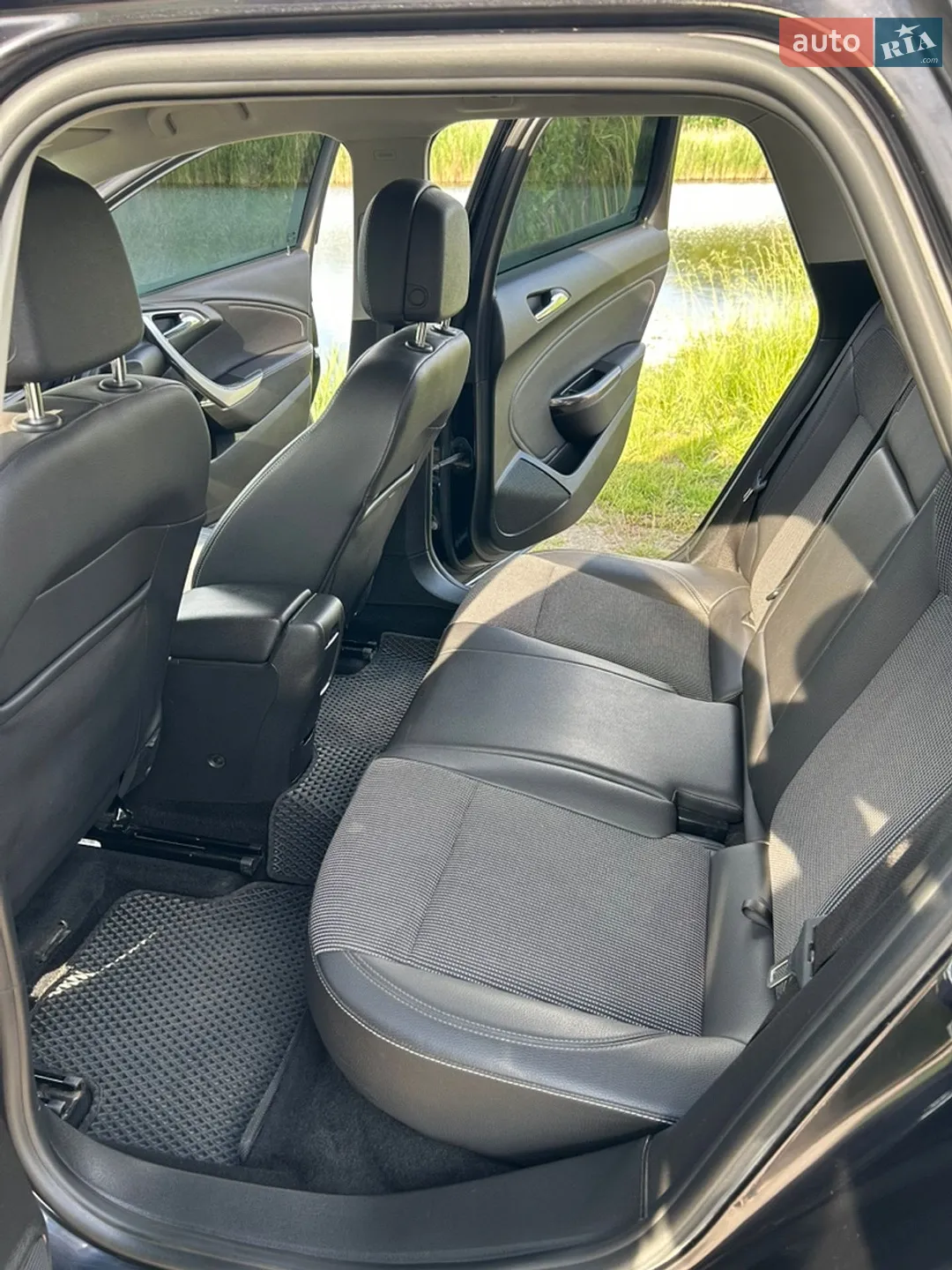2010 Opel Astra - мініатюра 18