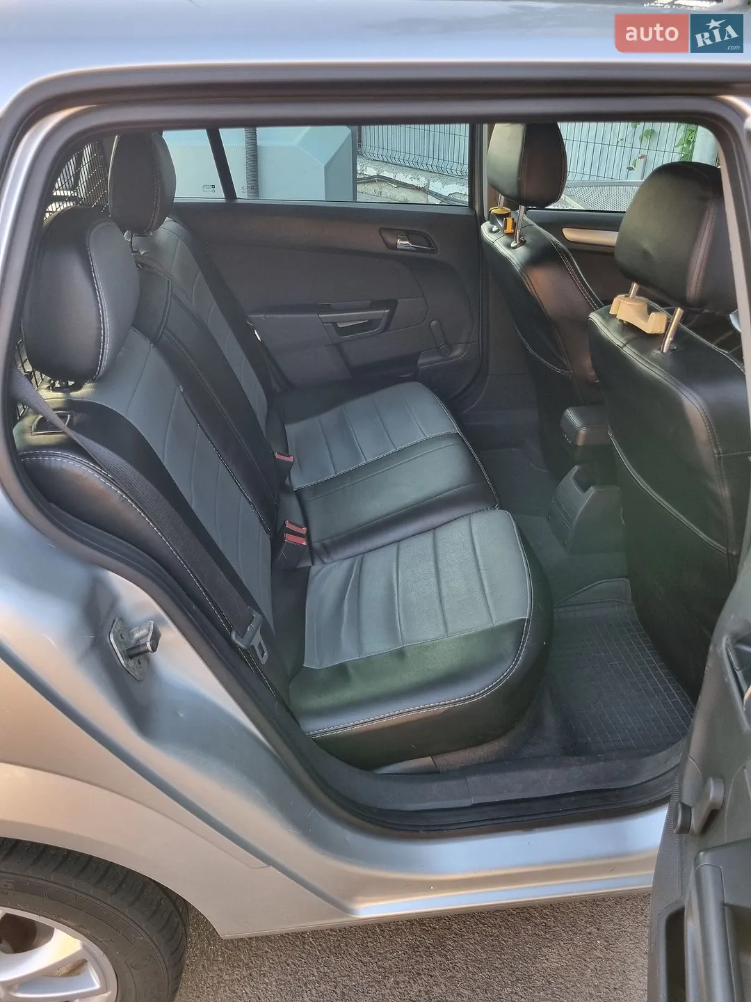 2010 Opel Astra - мініатюра 10