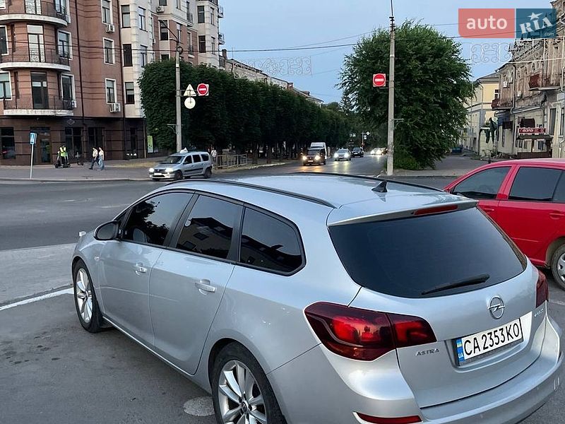 Opel Astra 2011