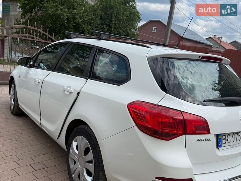 Универсал Opel Astra 2014 в Львове