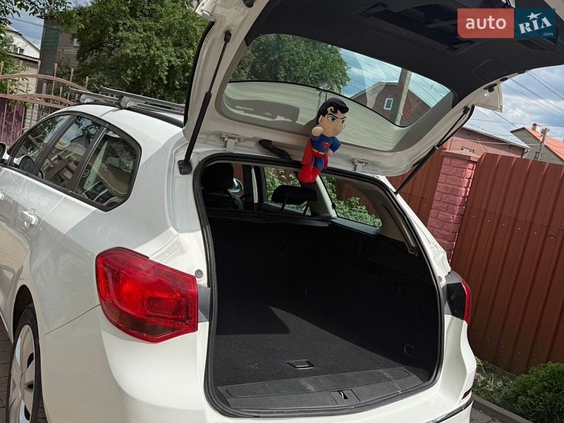 Универсал Opel Astra 2014 в Львове