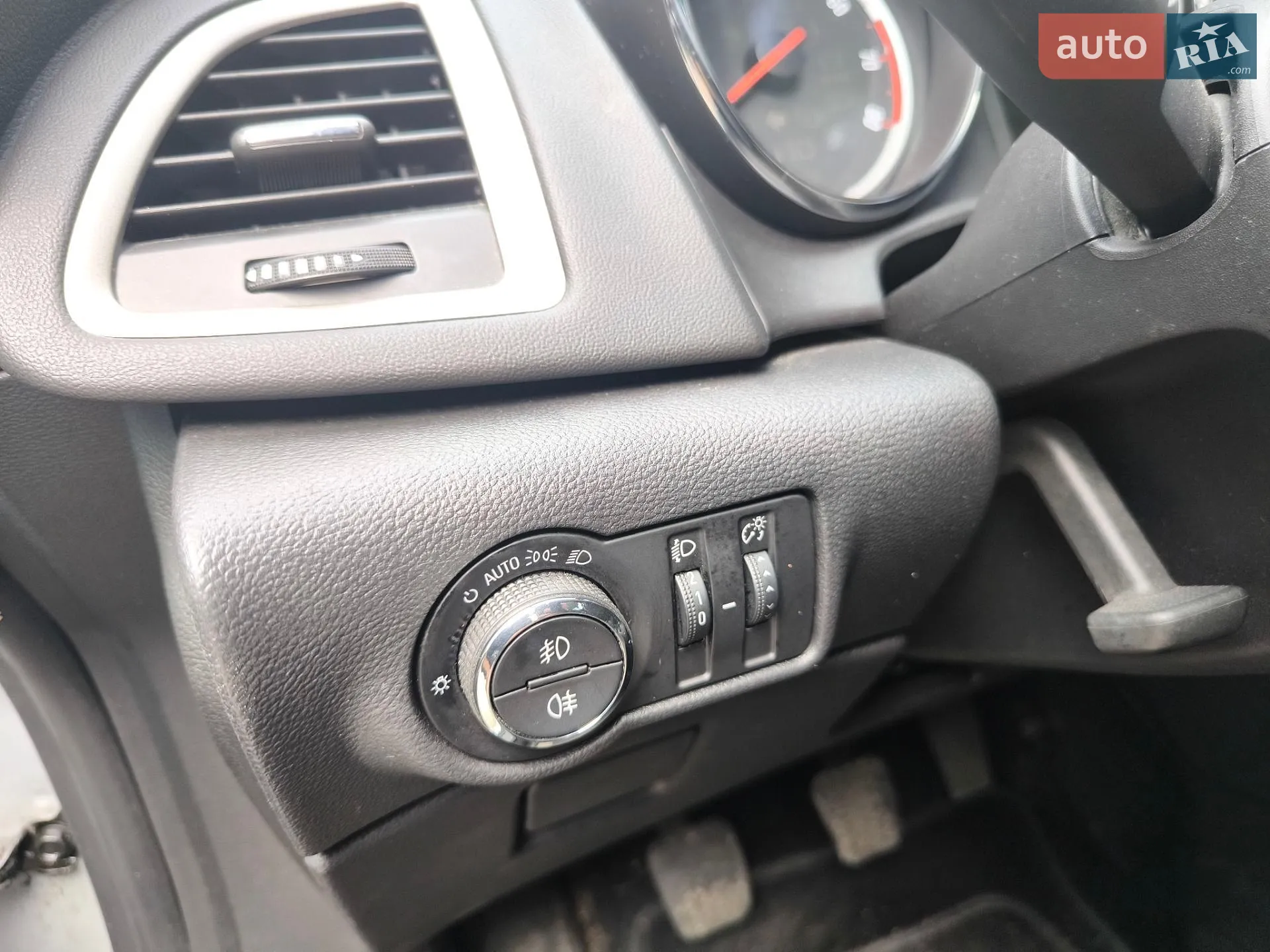 2011 Opel Astra - мініатюра 21