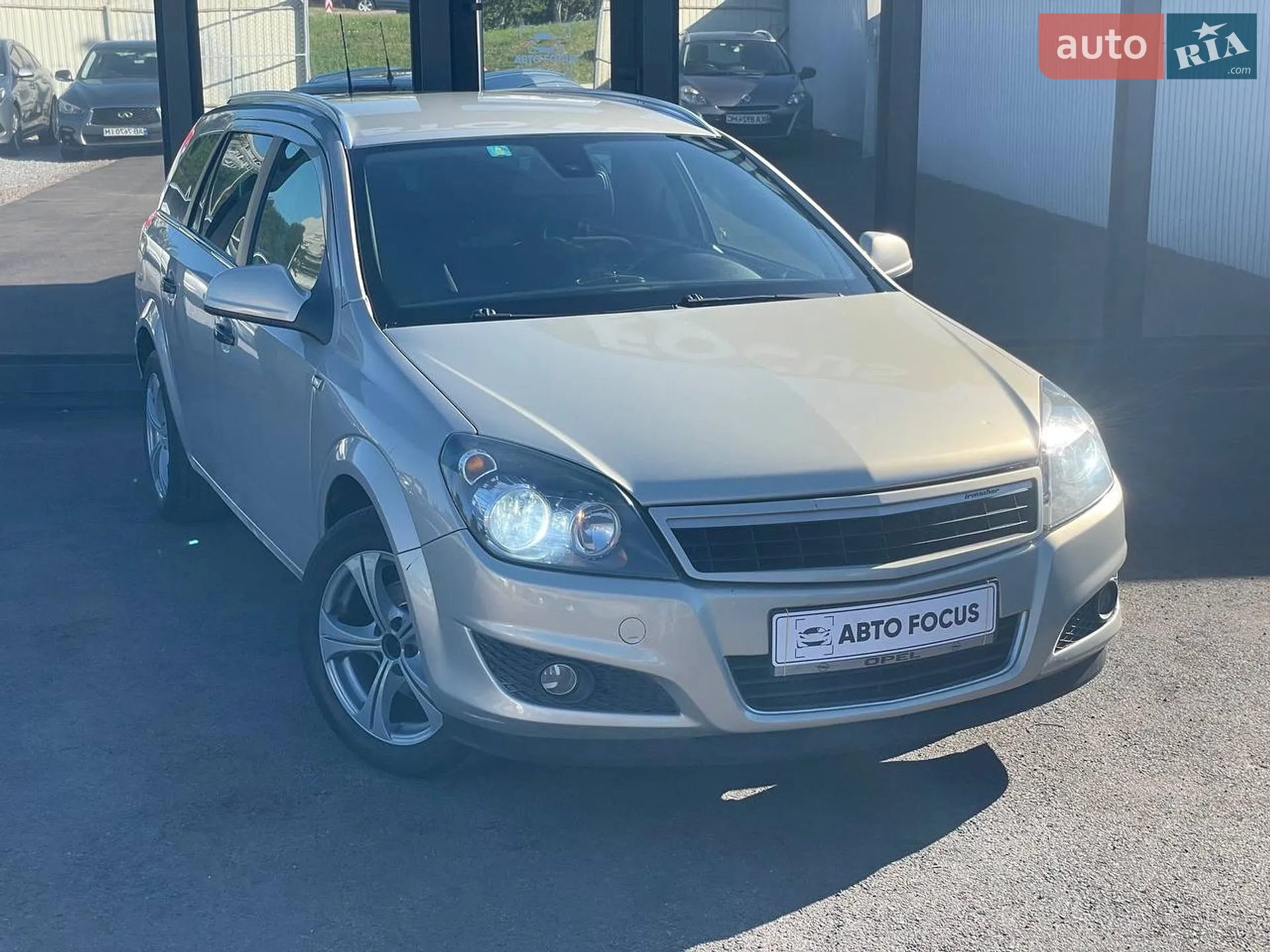 2010 Opel Astra - мініатюра 2