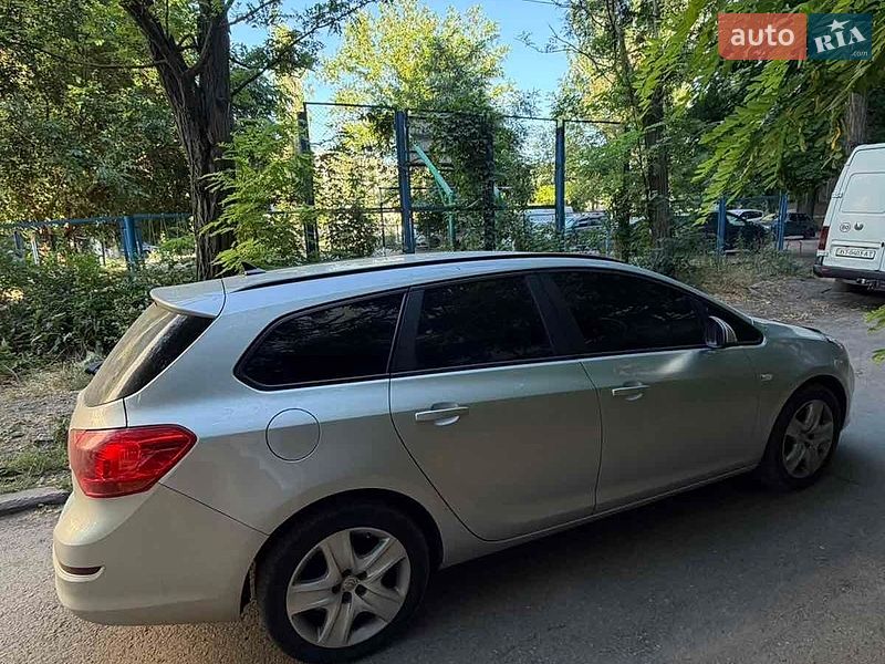 Opel Astra 2011 Opel Astra 2011