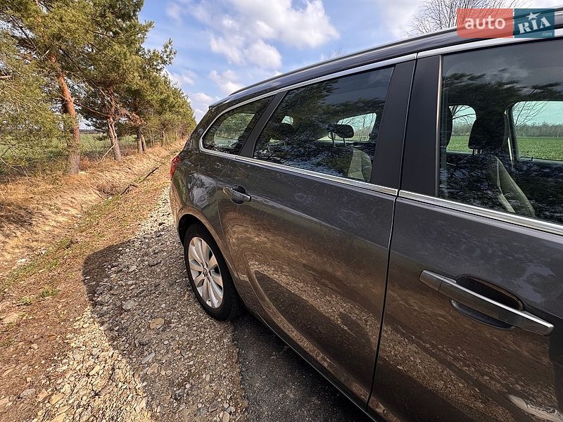 Универсал Opel Astra 2011 в Стрые