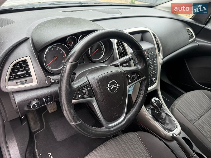 Универсал Opel Astra 2011 в Калуше