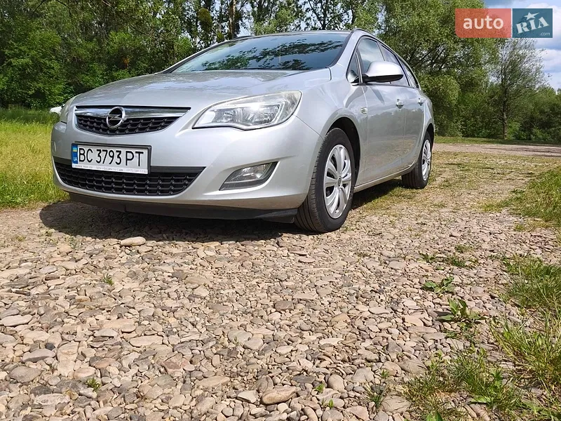 Opel Astra 2012