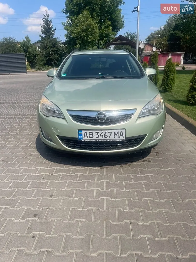 2011 Opel Astra - фото 1