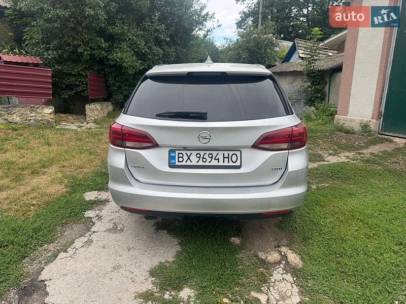 Универсал Opel Astra 2017 в Городке