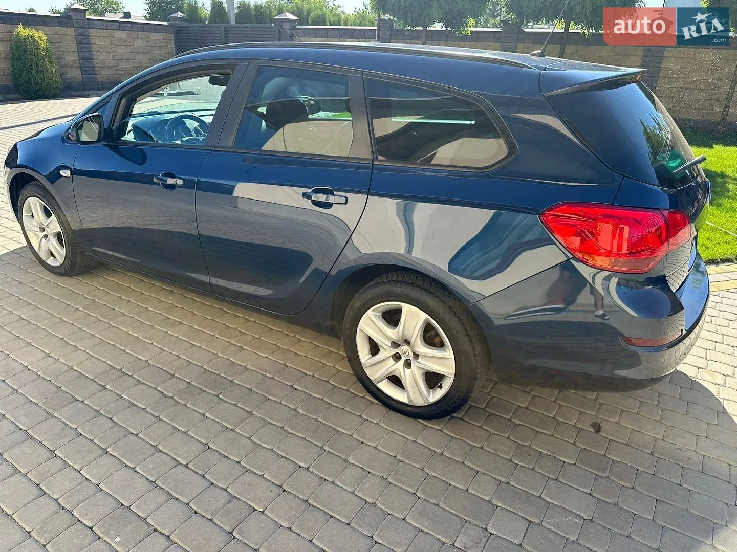 2011 Opel Astra - фото 1