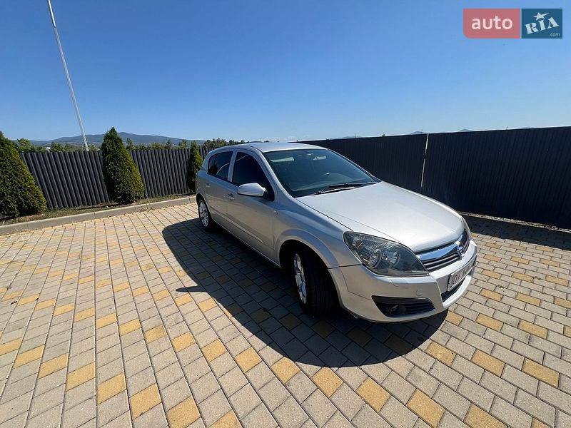 Хэтчбек Opel Astra 2006 в Сельцо