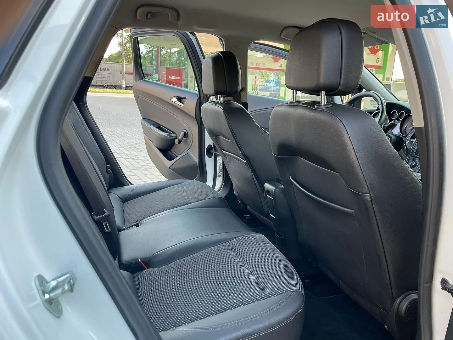 2011 Opel Astra - мініатюра 40