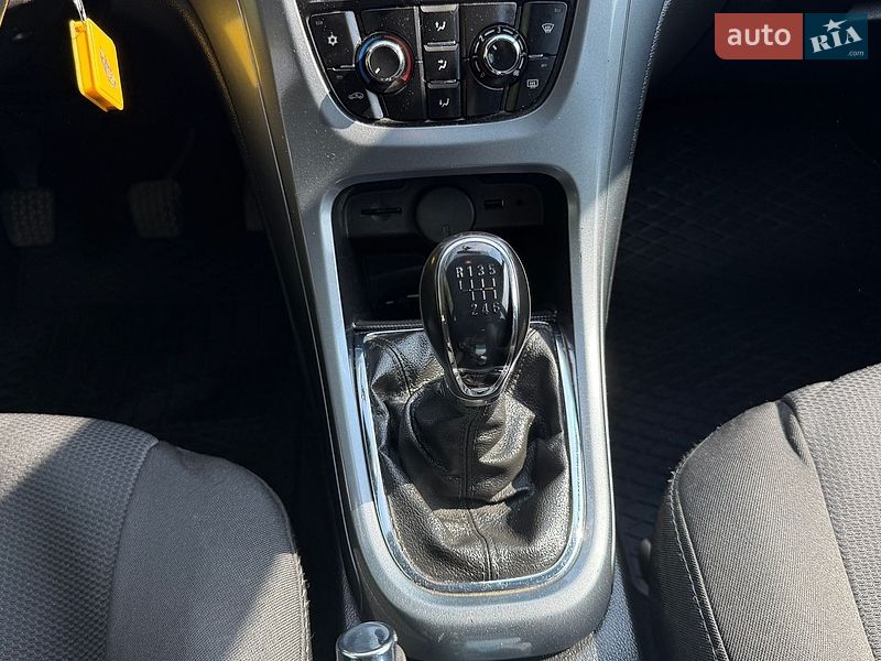 Универсал Opel Astra 2013 в Ивано-Франковске