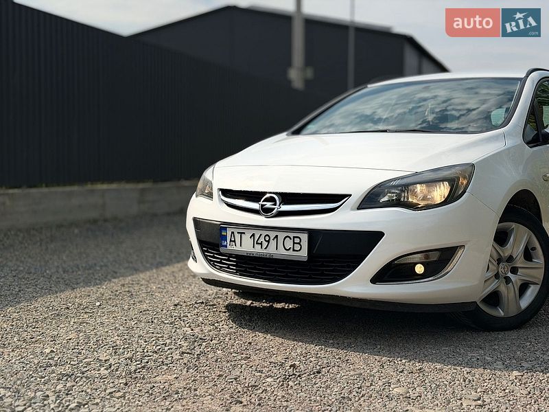 Универсал Opel Astra 2013 в Ивано-Франковске