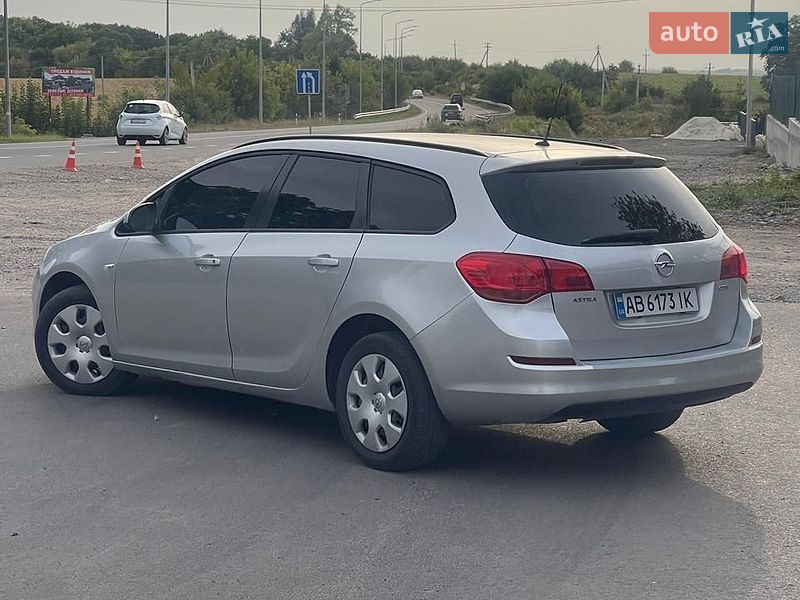 Универсал Opel Astra 2011 в Тернополе