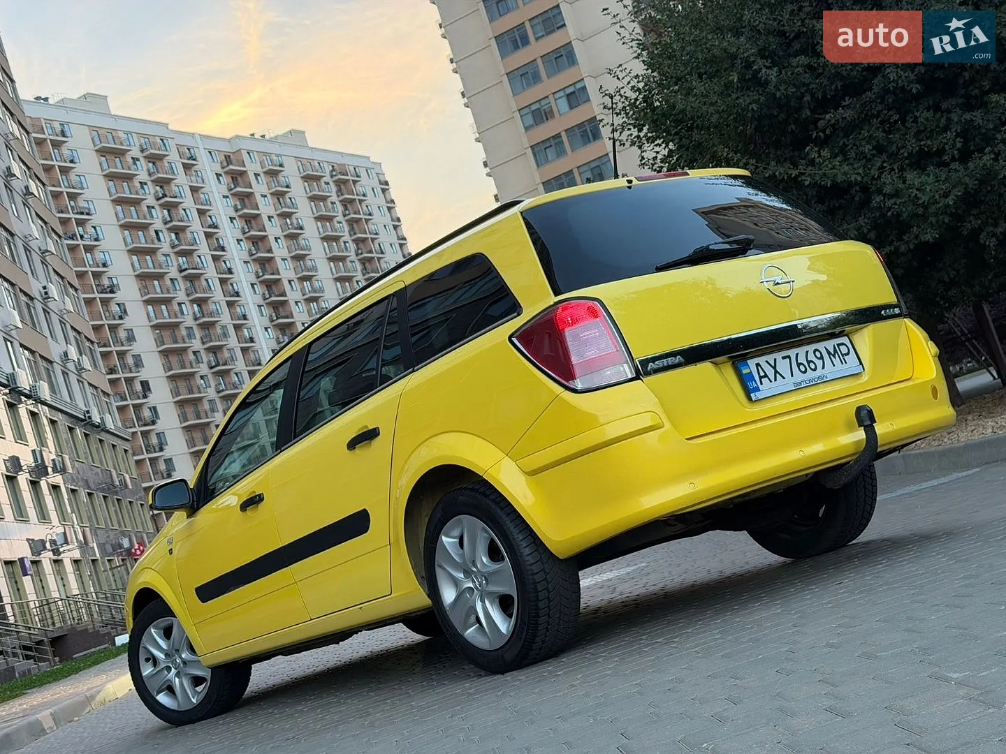 2010 Opel Astra - фото 1