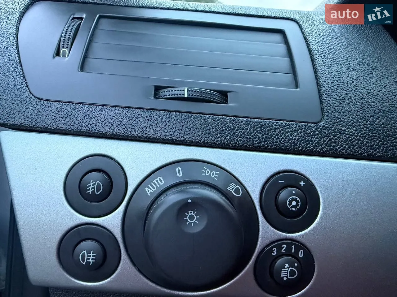 2010 Opel Astra - мініатюра 28
