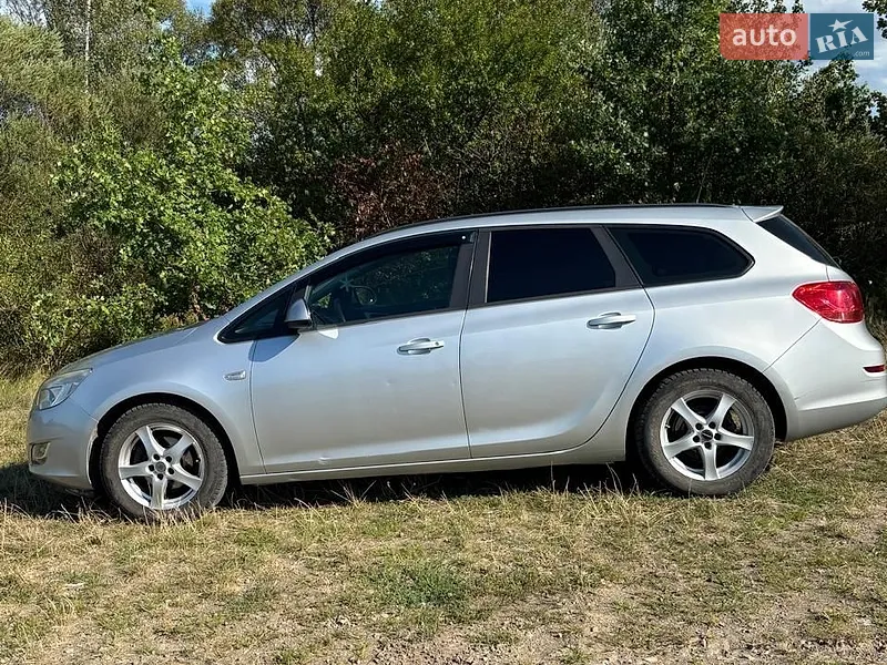 Opel Astra 2011