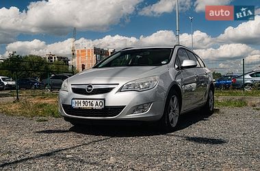 Универсал Opel Astra 2011 в Львове