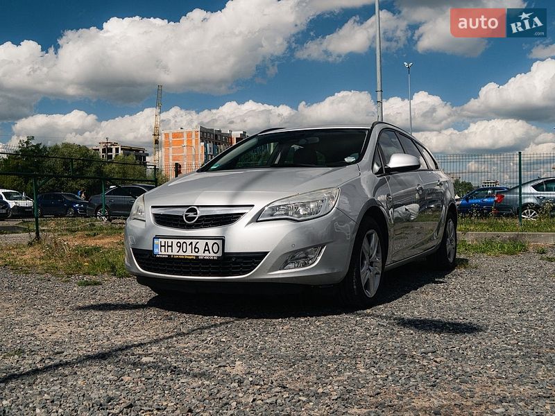 Универсал Opel Astra 2011 в Львове