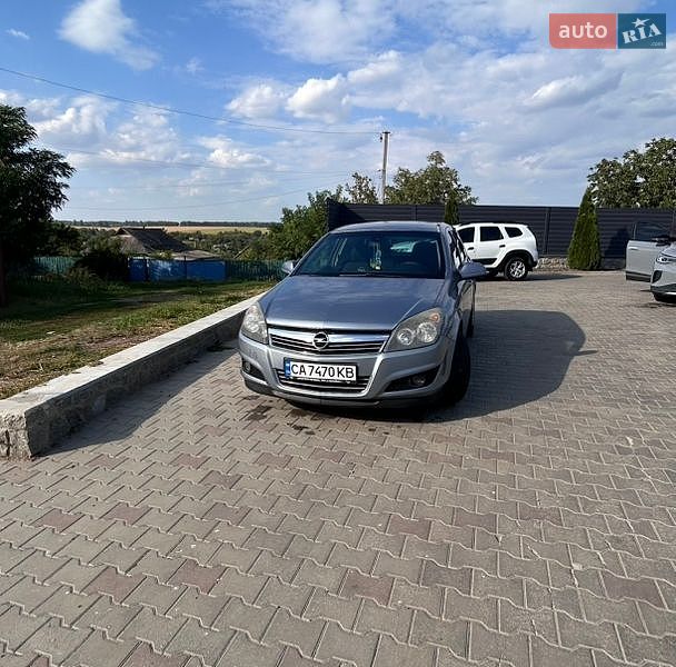 Универсал Opel Astra 2010 в Маньковке