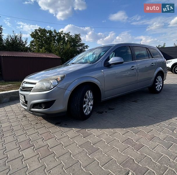 Универсал Opel Astra 2010 в Маньковке
