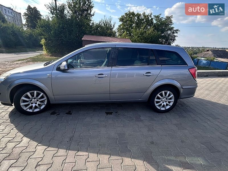 Универсал Opel Astra 2010 в Маньковке
